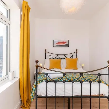 Bright Central Loft *