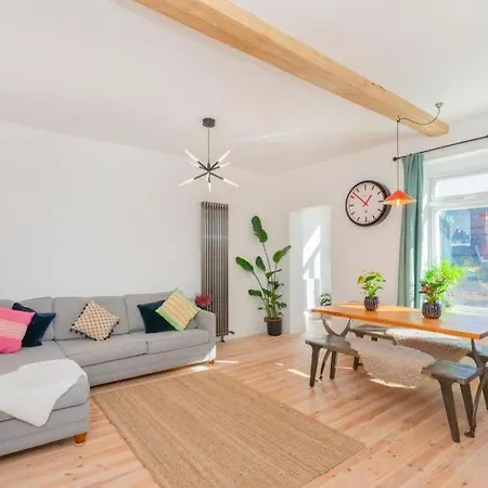 Bright Central Loft Bristol