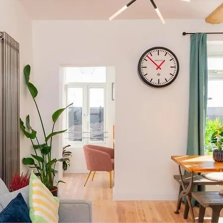 Bright Central Loft Lejlighed *