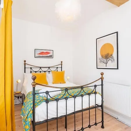 Bright Central Loft